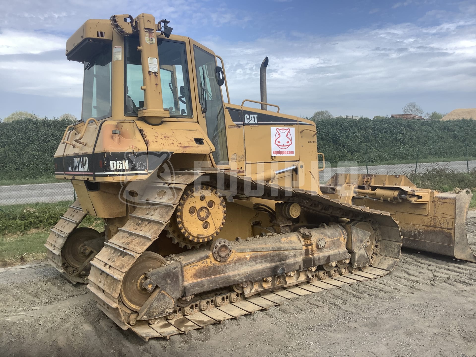 Caterpillar D6N LGP  - - Used Tracked Dozer