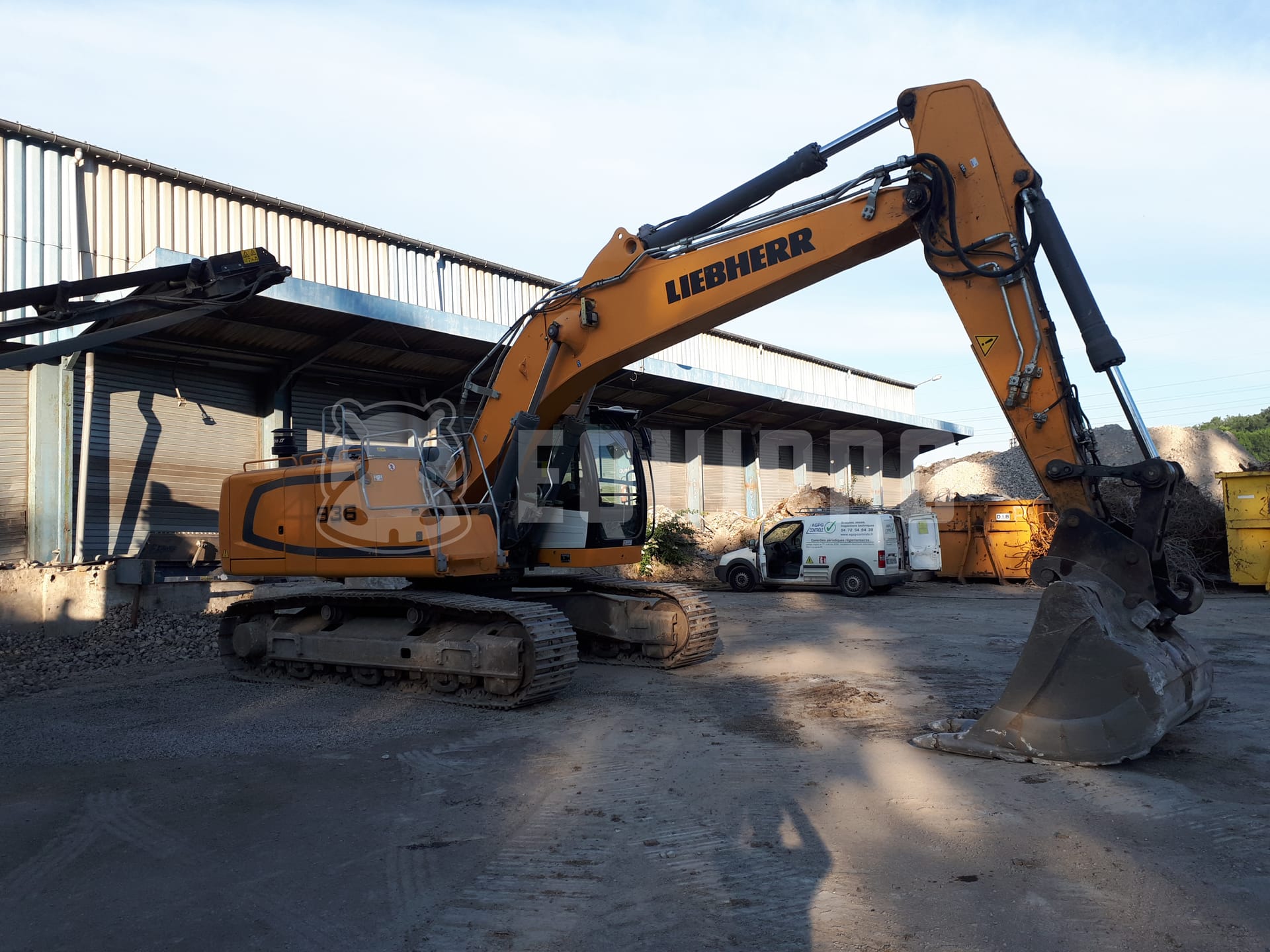 Liebherr R936 LC - - Used Tracked Excavator
