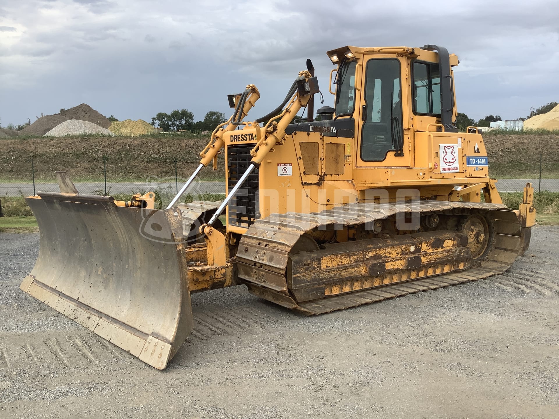 Dressta TD-14M LGP  - - Used Tracked Dozer